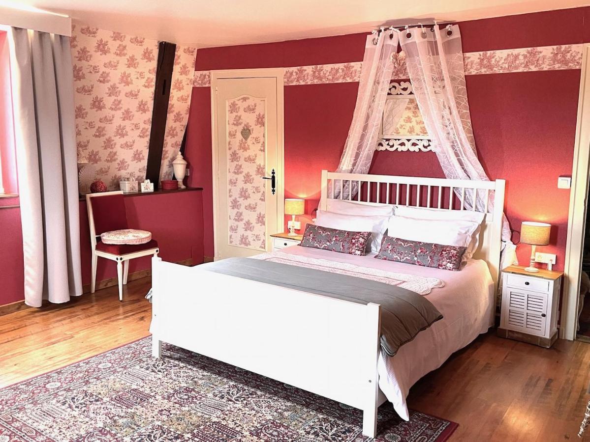 Maison D'Hotes Et Gites La Chouannerie A Cote Du Parc Du Puy Dufou Пузож Экстерьер фото